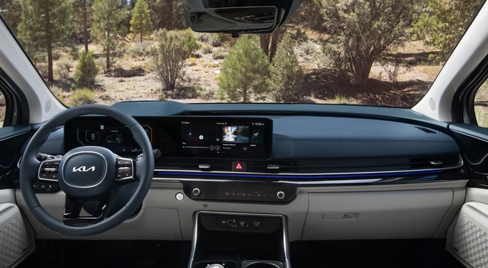 The black and gray dash in a 2025 Kia Carnival is shown.