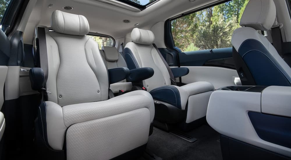 The black and gray interior in a 2025 Kia Carnival is shown.