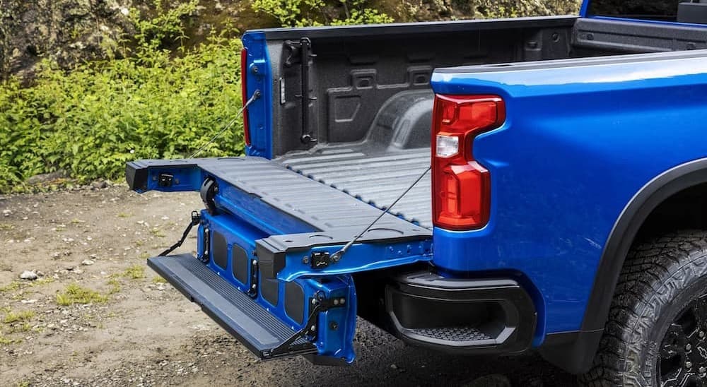 The multi-flex tailgate is shown on a blue 2022 Chevy Silverado ZR2.